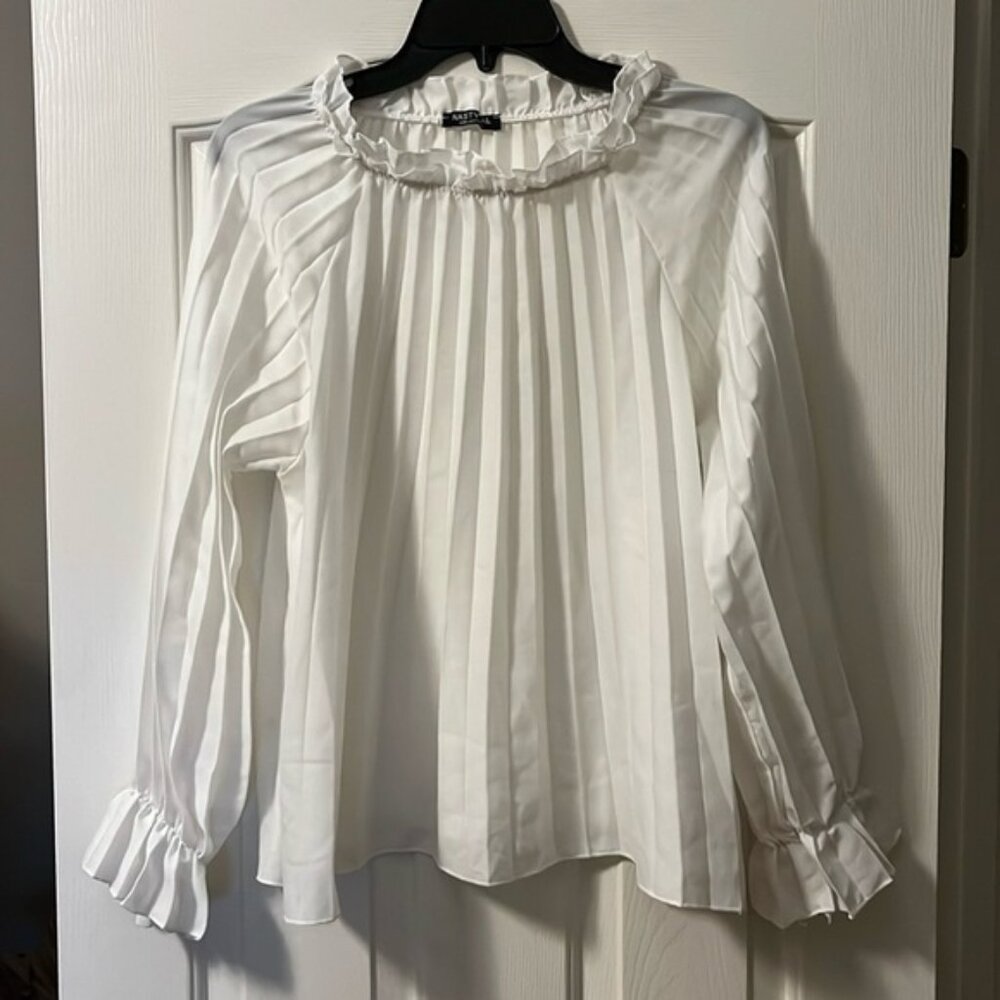 Nasty Gal white pleated long sleeve blouse size 8